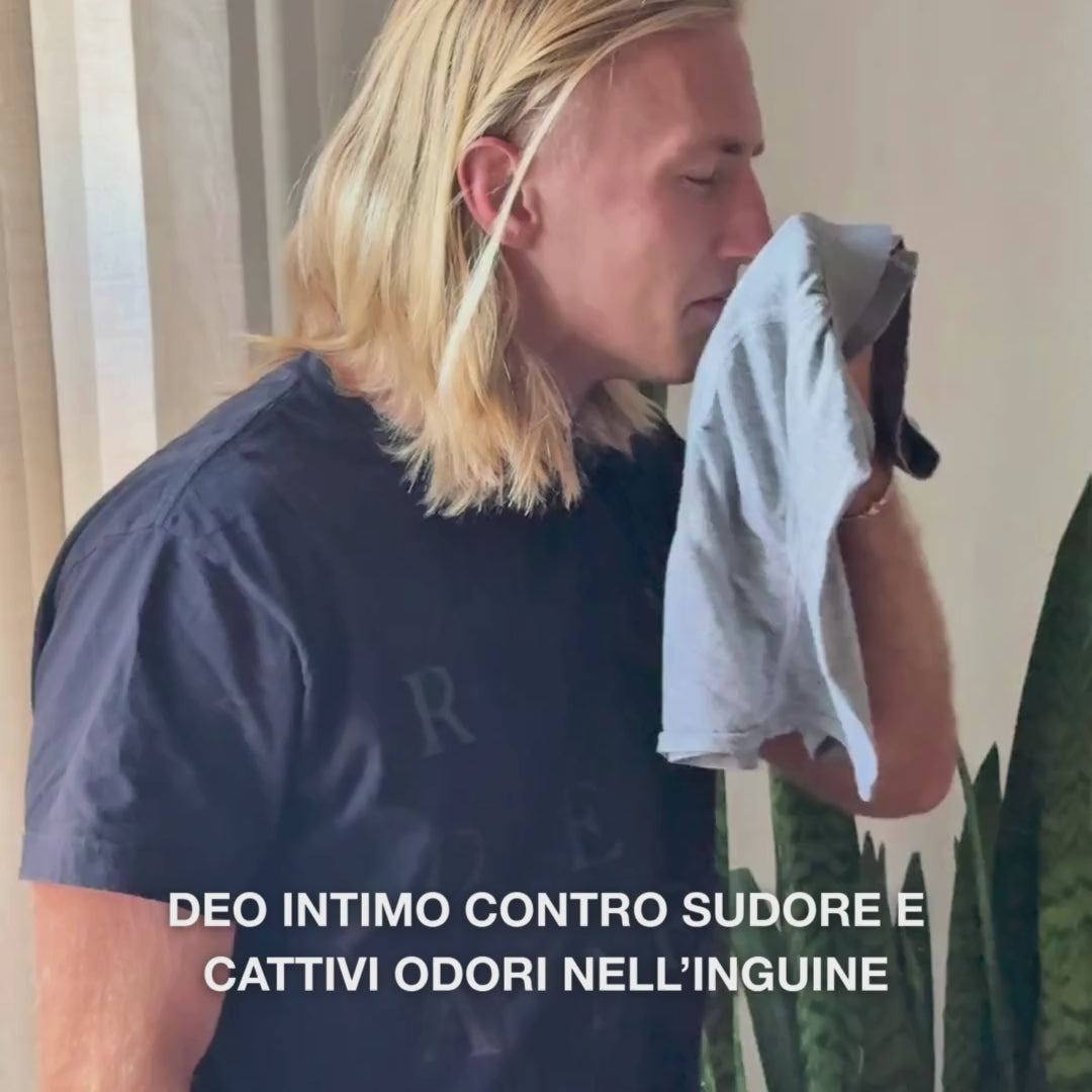 Deodorante per uomini contro sudore e odori nella zona intima. Perfetto per l’uso quotidiano, dona asciuttezza e freschezza senza fastidi.