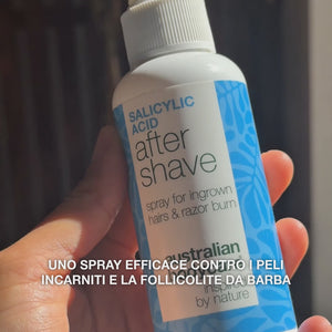 Video: una mano tiene il flacone, con il testo «uno spray efficace contro i peli incarniti e la follicolite da barba». Spray Dopobarba Acido Salicilico di Australian Bodycare.