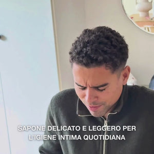 Sapone intimo uomo – Cura delicata per l’igiene intima quotidiana — Sapone intimo efficace per uomini. Aiuta a ridurre irritazioni e fastidi nella zona intima. Ingredienti naturali per una pelle sana e curata.

