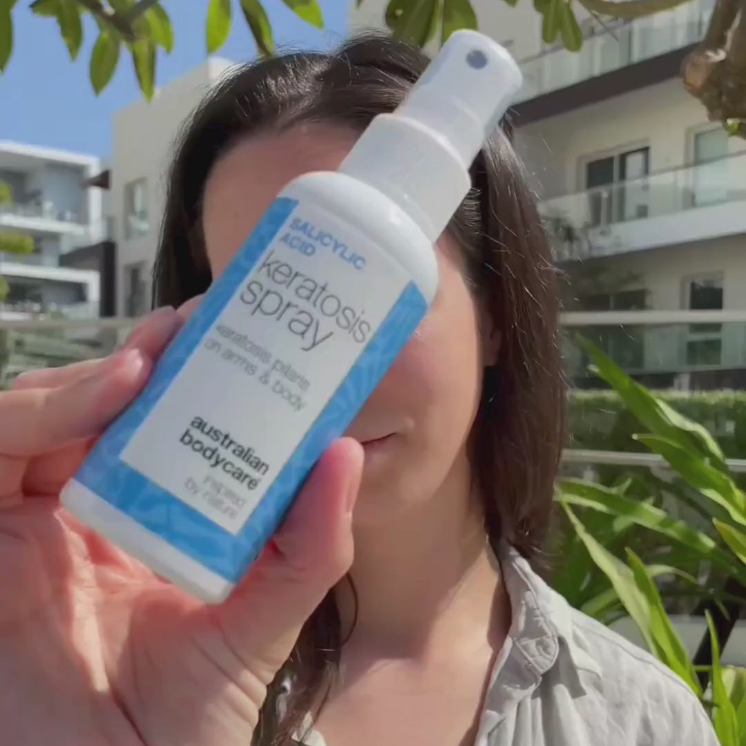 Spray cheratosi pilare per pelle ruvida e pelle a fragola — Keratosis pilaris spray leviga la pelle ruvida e a buccia d’arancia. Con acido salicilico per esfoliazione e pori puliti.