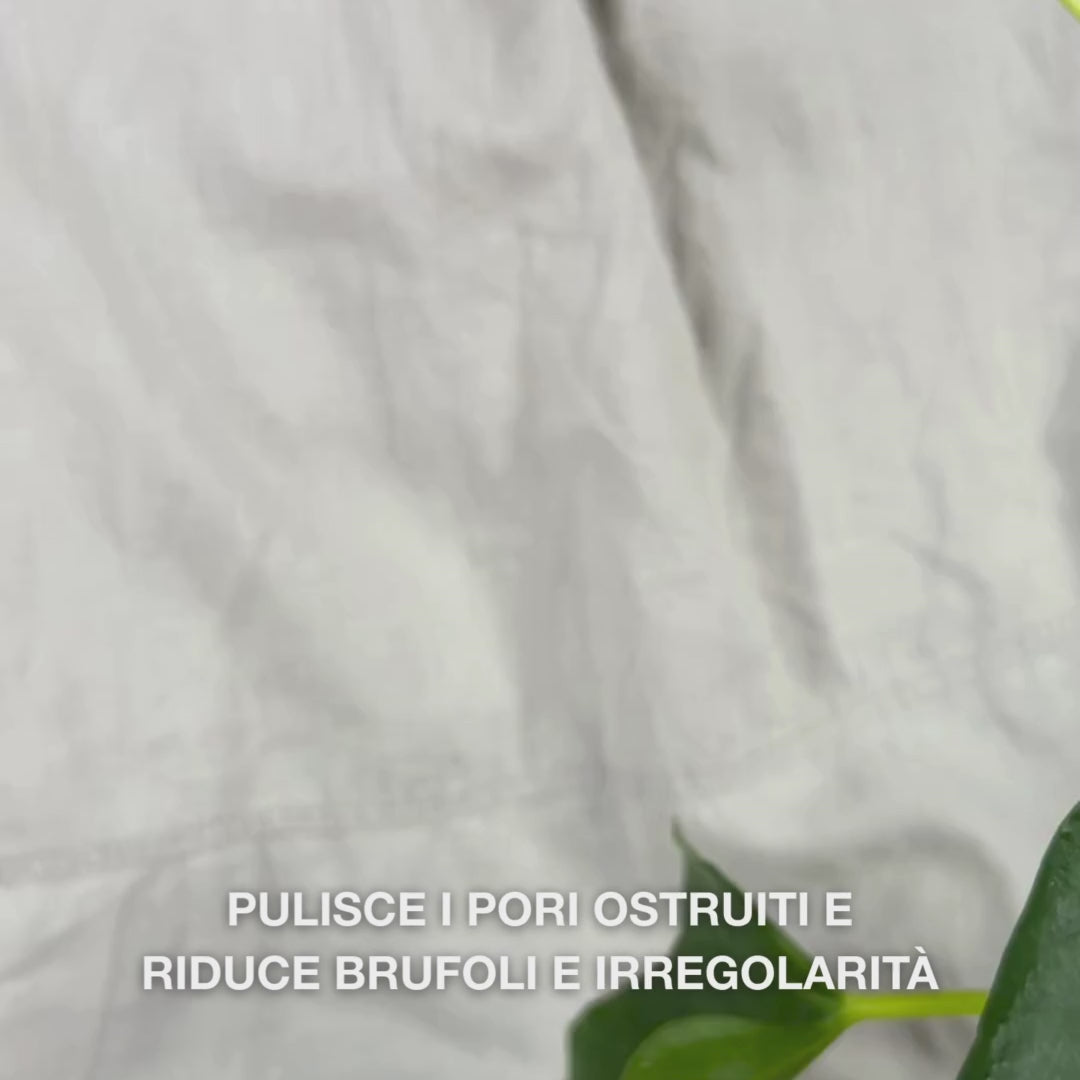 Siero all’acido salicilico per pelle grassa e punti neri. Con Zinc PCA, tè verde, acido ialuronico e glicerina.