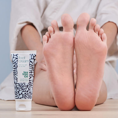 Crema piedi con urea 10% - Crema nutriente per piedi secchi con Tea Tree Oil 100% naturale