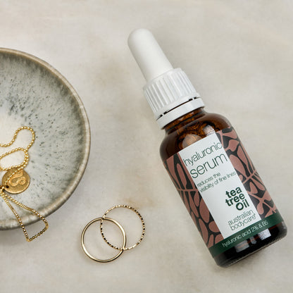 Siero all'acido ialuronico per una pelle luminosa - Siero con acido ialuronico 2% e vitamina B5, per minimizzare linee sottili e pelle secca