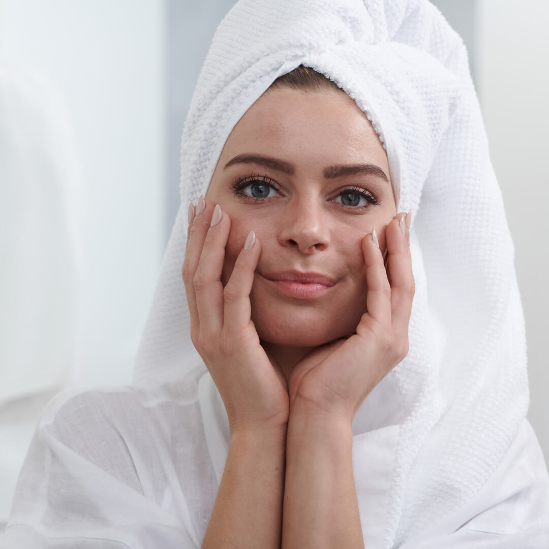 Siero peeling viso per esfoliare la pelle - Siero Peeling con contenuto naturale di AHA (alfa idrossiacidi), Tea Tree Oil e niacinamide per una pelle liscia
