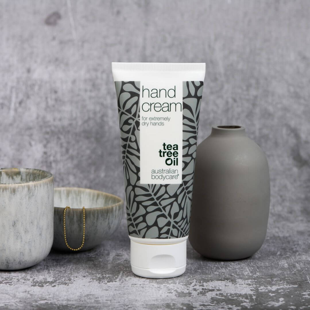 Crema mani idratante con Tea Tree Oil — Per la cura quotidiana di mani secche e screpolate