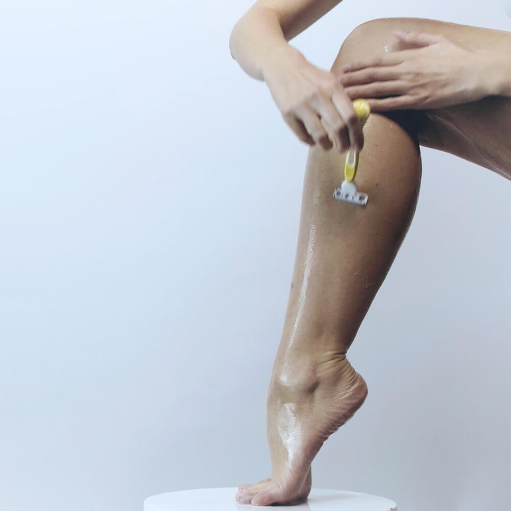 Kit per la depilazione delle gambe - 3 prodotti per prevenire peli incarniti e follicolite causati da rasatura e ceretta alle gambe